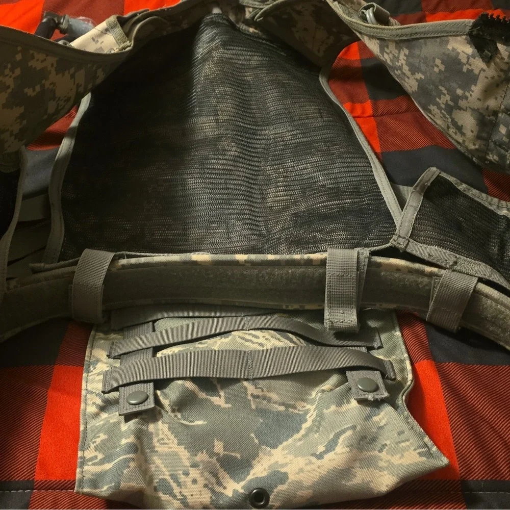 CamelBak BlackHawk Hydration Pack 2L Reservoir MOLLE Camo Adjustable Straps